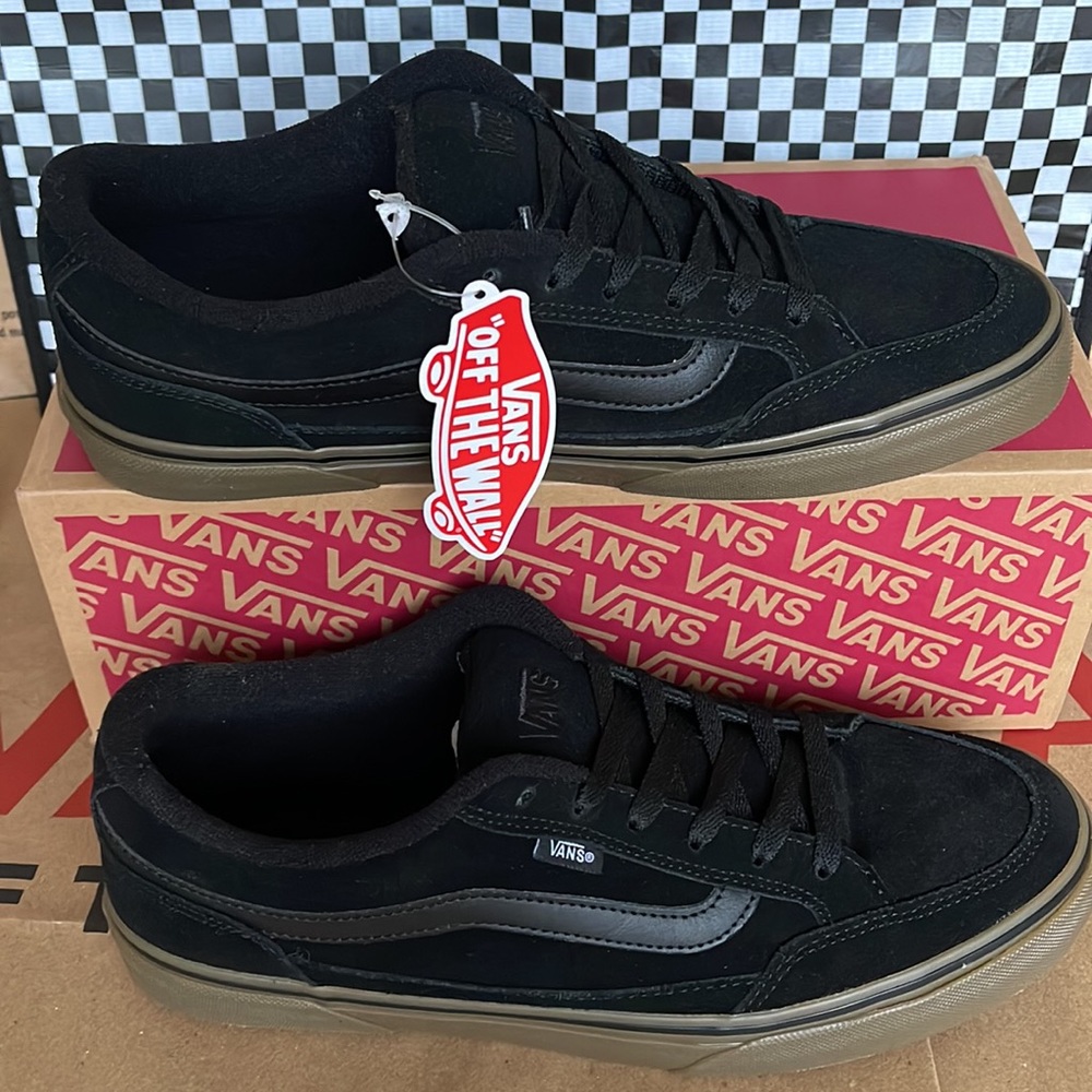 Vans Men’s Bearcat Black/Dark Gum sneakers Bearcat
Black/Dark Gum
VN000DT239L - Picture 2 of 16